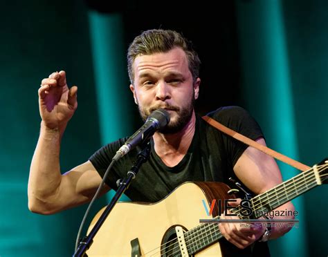 Matsson grew up in leksand, and began his solo career in 2006, having previously been the lead singer of the indie band montezumas. The Tallest Man on Earth in Vancouver - VIESMag