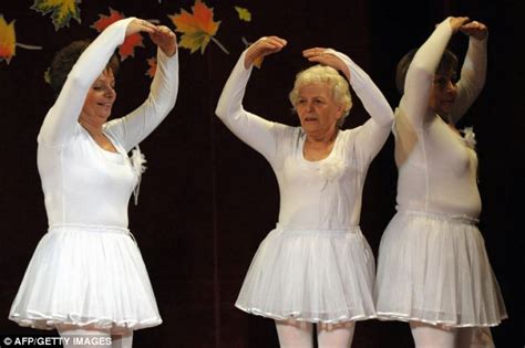 The Ballerinas Who Love To Perform Swan Lake¿ But These Grannies Are No Spring Chickens Daily