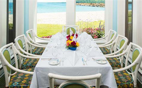 Book your hotel on mackinac island. Mackinac Island Restaurants | Carriage House | Hotel Iroquois