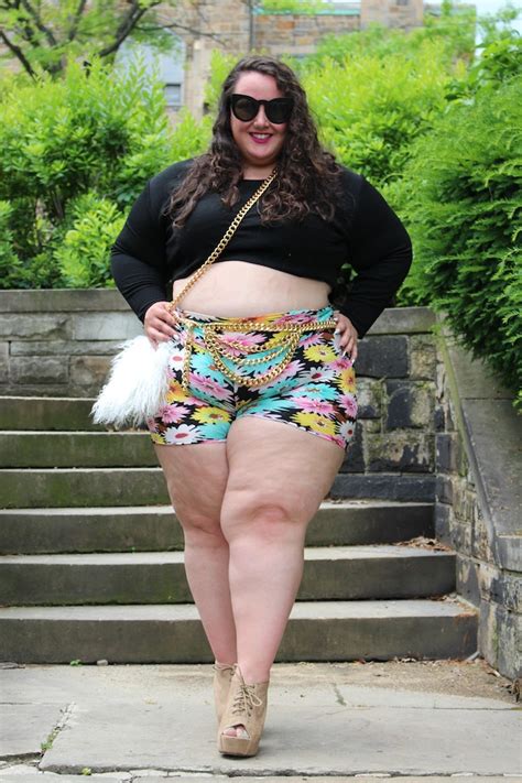 9 ways to wear plus size shorts this summer because your legs deserve to see the sun too