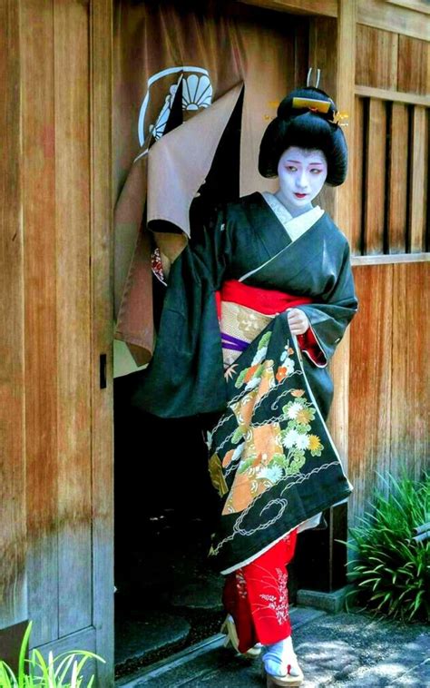 japanese geisha traditional dresses geishas kimonos fotografia
