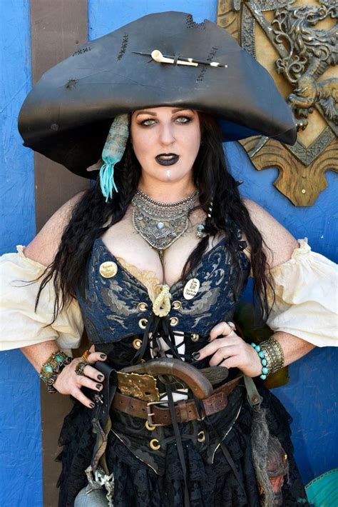 Pin By Colette Collins On Costumes In Pirate Woman Renaissance Fair Costume Steampunk