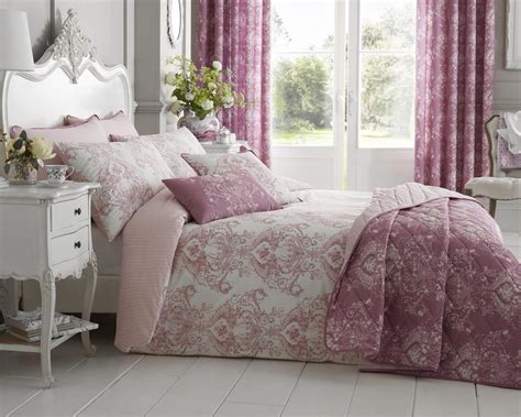 From design patterned duvet covers to plain pillowcases and bed linen, you'll find something to suit your tastes. Toile Duvet Set with Pillowcase(s) in Pink | Duvet Sets ...