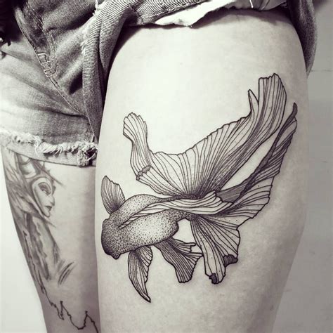 They're meaningful in the sense that the number or pattern of the dots can symbolize different aspects of one's life, but hardly anyone will really see. Pin by Patricia Mendoza on 2018 ink | Body art, Tattoos ...