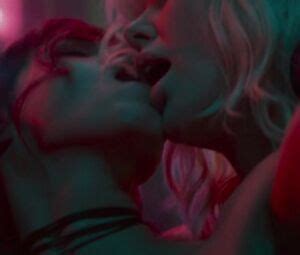 Lesbian Kissing Scene Charlize Theron Sofia Boutella Naked Atomic