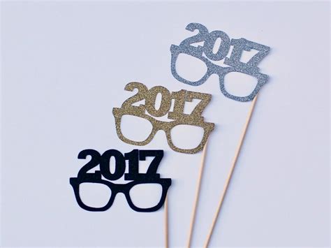 2017 New Years Eve Photobooth Props 3 Glittered Nye Glasses Photo Booth Party Props Gold