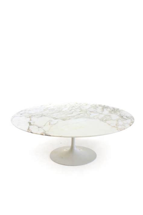 This is an authentic knoll saarinen table. Knoll Eero Saarinen marble coffee table - WAUWSHOP Belgium