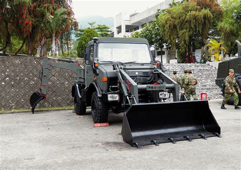 Military Unimog With Backhoe And Front Loader Mercedes Lkw Traktoren