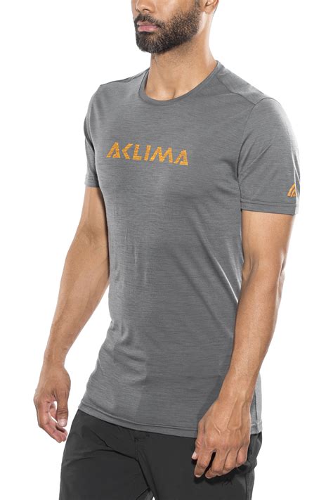 We know the needs that emanate from our climate and do our outmost to fulfill these needs. Aclima Lightwool Logo T-Shirt Herren iron gate | campz.de