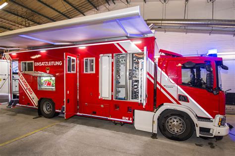 Feuerwehr Stellt Neuen Einsatzleitwagen Vor Stadt Duisburg