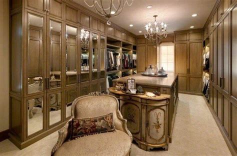 All you need are some decorative elements here and there to make the space feel. Luxury Walk-in Closets