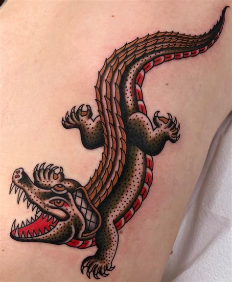 Aggregate More Than 72 Feminine Alligator Tattoo Best Incdgdbentre