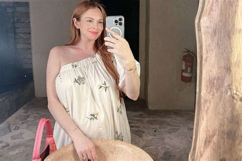 Pregnant Lindsay Lohan Glows In Mirror Selfie As She Shows Bump Under Flowy Dress Happy Monday