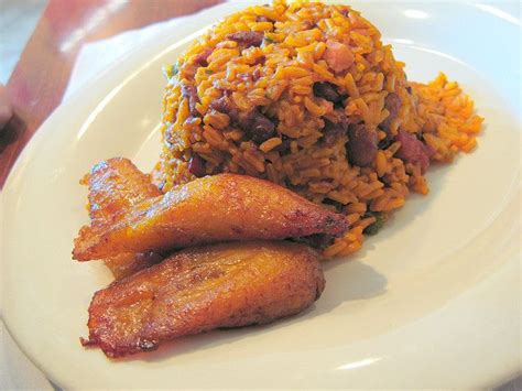 Soaking up the spiced beans with the fried plantains and rice, this is a great side dish or packable lunch. Rice and beans with sweet plaintains | Spanish Recipes in ...