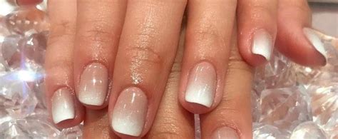 This Hack Makes A French Manicure Look Incredible On Short Nails