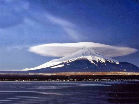Lenticular Cloud Mt Fuji Japan 20 Amazing Cloud Formations