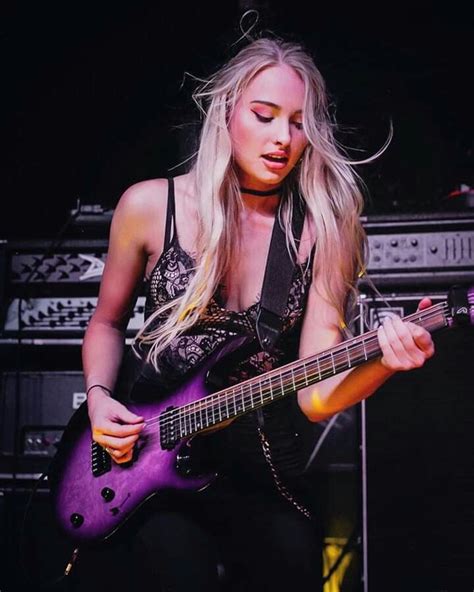 Pin By Dean Meisch On Female Guitarist S Female Musicians Female Guitarist Heavy Metal Girl
