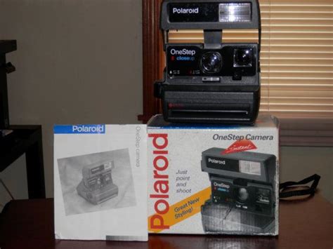 Polaroid Onestep Close Up Instant 600 Film Camera Built In Flash In