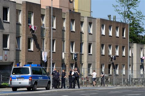 Lockdown In Gütersloh Nrw Schickt Drei Einsatzhundertschaften Der Polizei