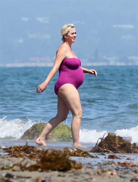 Katy Perry In A Sexy Bikini On The Beach While Pregnant Photos