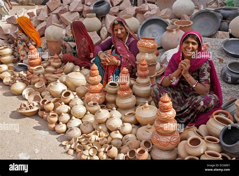 Clay Pottery India Hi Res Stock Photography And Images Alamy