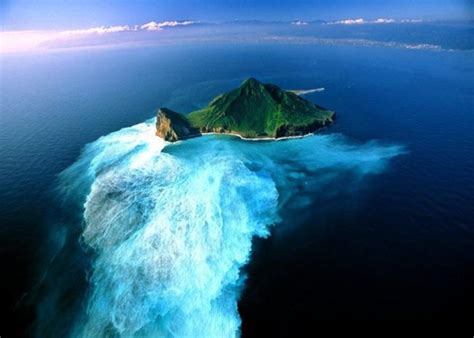 8 Unbelievable Unique Shaped Islands In The World Weird Shaped Islands