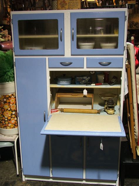 Purchased for $550 from camp hill antiques, selling this beautiful peice only because it doesn't fit in our. Vintage Retro 1950's / 60's Kitchen Larder Cabinet Cupboard with Drawers & Doors | eBay ...