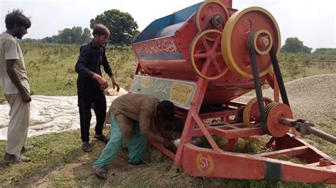 Gardan Ki Safai Karne Wali Machine Tractor Ke Sath Chalti Hai Gardan