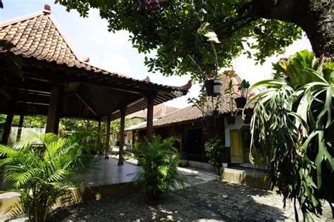 Pesona Bangunan Tradisional Jawa Di Omah Ugm Universitas Gadjah Mada