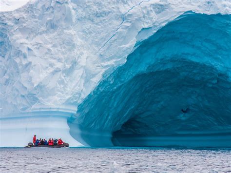 Antarctica is a huge desert, despite the fact that it holds 70 percent of the world's fresh water. Antarctica natuurreis | Tips voor een reis naar de Zuidpool