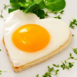 Putih telur kemudian dapat dikocok sampai putih dan berbusa, tambahkan madu juga sesuai dengan kebutuhan dan preferensi. Cara Membuat Telur Mata Sapi Rebus - Bagis