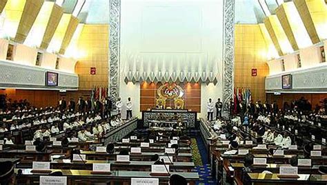 Namun seperti mana yang berlaku dalam sistem. Dewan Negara sebulat suara lulus RUU Perbekalan 2018 ...