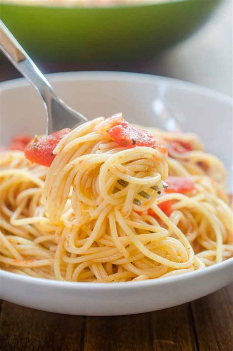 Pasta con gamberi, pomodoro e basilico. Pasta Pomodoro | Olive Garden Copycat Recipe | Life's Ambrosia