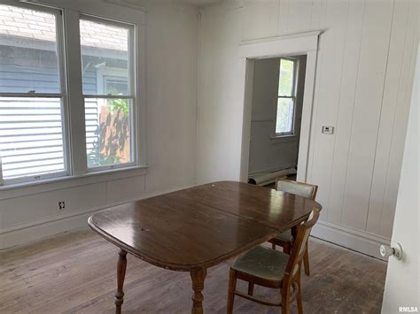 Circa 1942 Illinois Fixer Upper Under $25K - Old Houses Under $50K