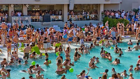Las Vegas Pool Season Is About To Open Heres What You Need To Know