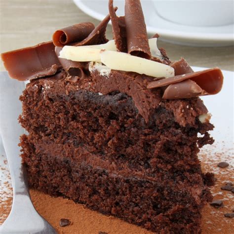 Whisk together oil, eggs, buttermilk and vanilla in a medium bowl until combined. Chili Chocolate Cake Recipe