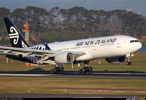 Zk Okc Air New Zealand Boeing 777 200er At Auckland Intl Photo Id