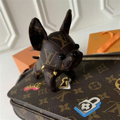 When choosing a collar for a french bulldog, we advise you to choose comfortable wear that will not clutch his thick neck. LV French Bulldog Bag Charm, 名牌, 時尚 - Carousell