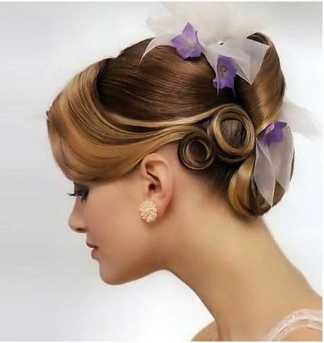 Any woman with short or medium hair can do the splendid half up! Pin up hairstyles for medium hair