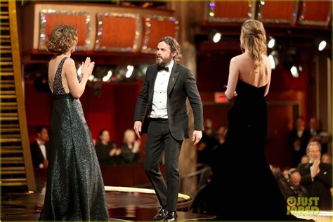 brie larson speaks about not clapping for casey affleck at oscars 2017 photo 3871914 brie
