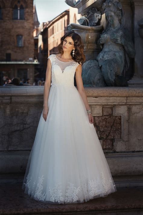 Splendor of florence & michelangelo's david. Nude Wedding Dresses