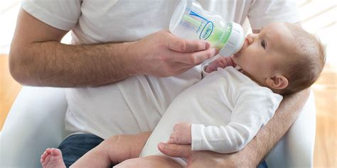 6 Bottle Feeding Tips for Dads | Dr. Brown's Baby