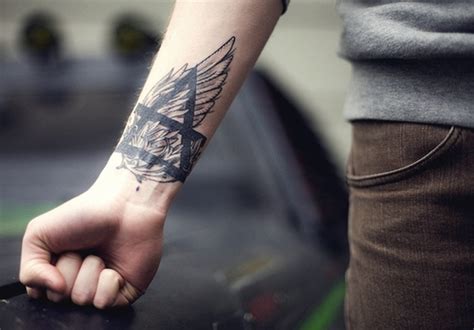 41 Wonderful Geometric Wrist Tattoos Design