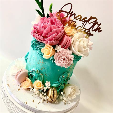 Torta S Makaronsima I Cvećem Za Devojku Za Rođendan Poklondzija
