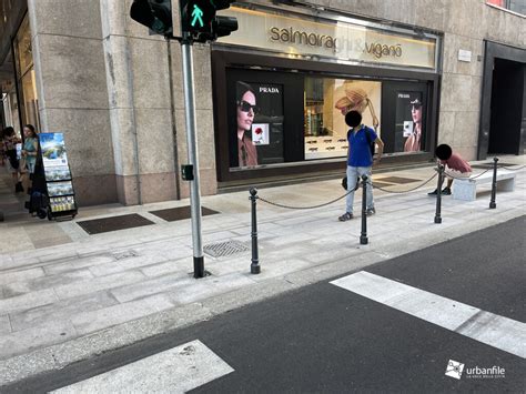 Milano Centro Storico Sistemazione Marciapiede In Corso Matteotti