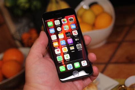 test review the iphone se 2020 small but sturdy archyde