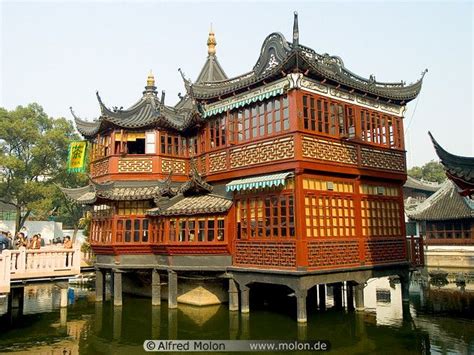 Ancient House In Chinacompletely On A Pond Architecture Chinoise