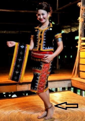 Pakaian Tradisional Kadazan Dusun Perempuan Adat Dan Budaya Etnik Di