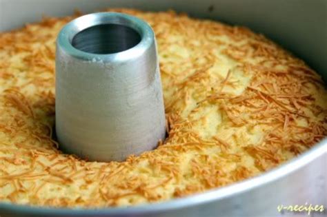 Maka dari itu, bolu kukus adalah salah satu kue basah yang mudah untuk kamu buat di rumah. Resep Bolu Tape dan cara Membuat Kue Bolu Tape singkong ...