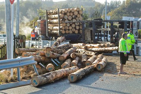 Logging Truck Spills Logs In One Of Two Rotorua Crashes Nz Herald